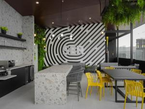 Η κουζίνα ή μικρή κουζίνα στο Ser Escalante Modern Studio AC