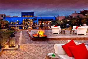 Posezení v ubytování Al Maaden Villa Hotel & Spa