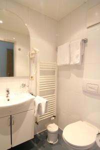Ванна кімната в Gästehaus am Lausitzring