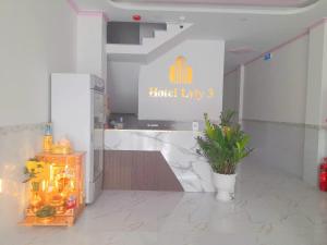 a hotel lobby with a potted plant in a room at Khách sạn LyLy 3 in Thuan An