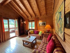 a living room with couches and a table in a cabin at Appartement 3 Pièces au Pied des Pistes, 6 Couchages - FR-1-761-47 in Corrençon-en-Vercors