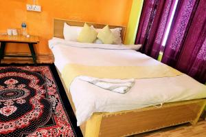 A bed or beds in a room at Hotel Butterfly - Peaceful Garden for Nature Lovers