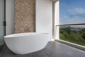 Koupelna v ubytování Elite Atoll Serviced Apartments Phuket