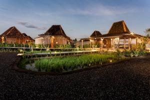 Vrt pred nastanitvijo DITUJU Ubud by Pramana Villas