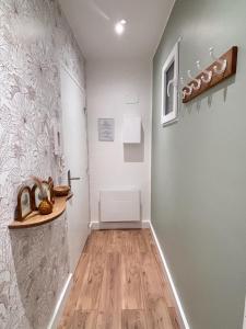 a bathroom with a sink and a wooden floor at SYLOU - Centre historique, 4 personnes, Climatisation, Netflix, Comédie, Tramway, Gare in Montpellier +35 photos