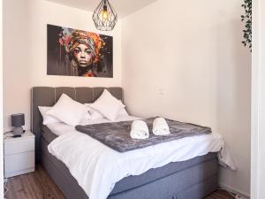 Ένα ή περισσότερα κρεβάτια σε δωμάτιο στο Modern Apartment in City Center