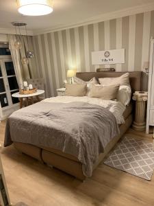 Ένα ή περισσότερα κρεβάτια σε δωμάτιο στο Villa No 8 Stilvolles 2 Personen Apartment mit separatem Eingang mit direkter Zuganbindung