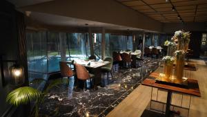 Restaurace v ubytování Seasons Rajkot