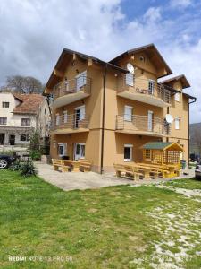 Budova, kde se apartmán nachází