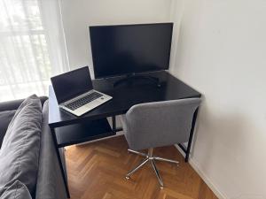TV a/nebo společenská místnost v ubytování Apartments Madzari - Ciovo - Pool