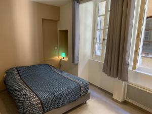 Ένα ή περισσότερα κρεβάτια σε δωμάτιο στο Grande chambre-appartement Sara