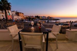 a table and chairs on a balcony with a view of the ocean at Lo Scirocco in Nardò