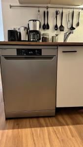 a kitchen with a stove with pots and pans at Nahe Innenstadt U-Bahn Alster in Hamburg +5 photos