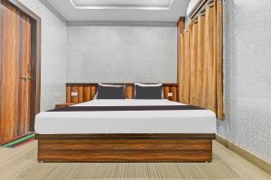 Ένα ή περισσότερα κρεβάτια σε δωμάτιο στο Collection O Mohan Paradise