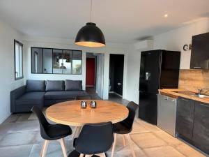 Кухня или мини-кухня в Porto-Vecchio - Lecci Lodge
