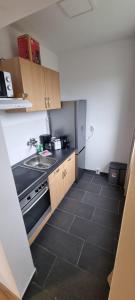 Η κουζίνα ή μικρή κουζίνα στο günstiges Studio Dachgeschoss an der Messe