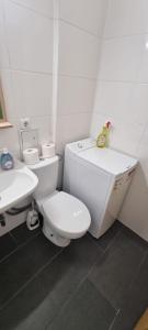 Ένα μπάνιο στο günstiges Studio Dachgeschoss an der Messe