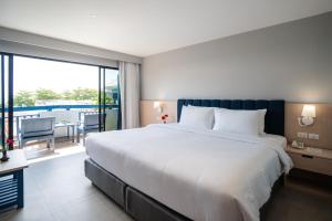 Postel nebo postele na pokoji v ubytování Phuket Island View Resort - SHA Extra Plus