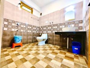 Bilik mandi di New Rewat Residency Manali +24 gambar