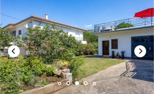 Κήπος έξω από το Apartman Nevia