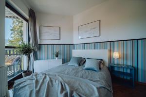 Posteľ alebo postele v izbe v ubytovaní Panorama Gór - Centrum Miasta, Apartament z widokiem na Szrenicę