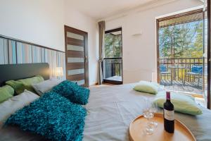 Posteľ alebo postele v izbe v ubytovaní Panorama Gór - Centrum Miasta, Apartament z widokiem na Szrenicę
