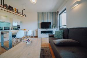 Kuchyňa alebo kuchynka v ubytovaní Panorama Gór - Centrum Miasta, Apartament z widokiem na Szrenicę