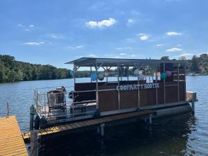a boat is docked at a dock on the water at Party Grill Boot in Berlin
