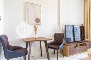 TV a/nebo společenská místnost v ubytování Bloomfields Cozy Stu in Al Maryah Island