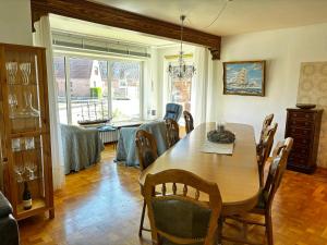 a dining room with a wooden table and chairs at Ferienwohnung 2 mit eigenem Bootsanleger in Maasholm