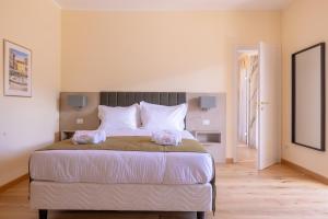 A bed or beds in a room at Albergo Villa Edy Még 37 kép