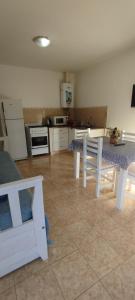 Η κουζίνα ή μικρή κουζίνα στο Jacarandá- PLANTA BAJA- Casa o Deptos - Cerca de todo- Solo con seña +37 φωτογραφίες
