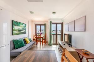 A television and/or entertainment centre at Casa Esmeralda