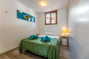 A bed or beds in a room at Casa Esmeralda
