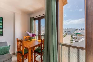 A balcony or terrace at Casa Esmeralda