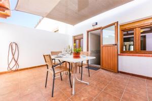 A kitchen or kitchenette at Casa Esmeralda