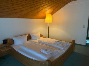 Postel nebo postele na pokoji v ubytování Hotel Schweizerblick