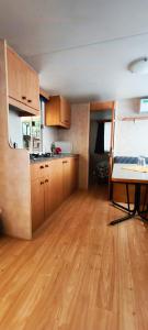 A kitchen or kitchenette at MareBlue Mobilhomes on Camping Mare e Pineta