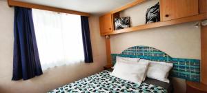 A bed or beds in a room at MareBlue Mobilhomes on Camping Mare e Pineta