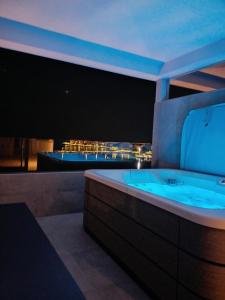 Πισίνα στο ή κοντά στο NEW Sunset Suite +56 φωτογραφίες