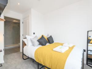 a bedroom with a bed with a yellow blanket at Amazing Views in Central Leeds - Pass The Keys in Leeds +31 photos