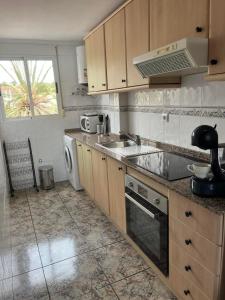 Kuchyň nebo kuchyňský kout v ubytování Pool & Sea Apartment
