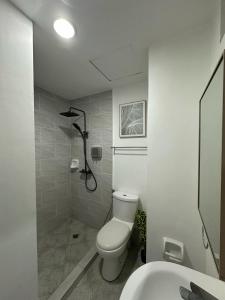 Koupelna v ubytování JNest Cozy Condo Bldg A 215