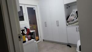Η κουζίνα ή μικρή κουζίνα στο Cosy and beautiful house in Greensborough 3 +1 φωτογραφίες