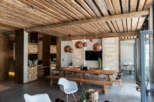 TV a/nebo společenská místnost v ubytování Ammersee-Hotel