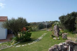 Κήπος έξω από το Rustico in campagna a pochi minuti dal mare