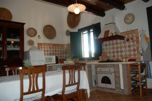 Φωτογραφία από το άλμπουμ του Rustico in campagna a pochi minuti dal mare σε Calasetta