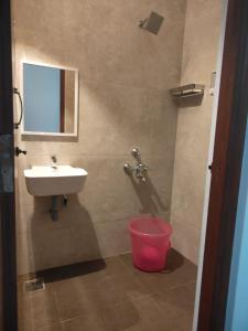 Gallery image of VERY Posh SF 2BHK - Heart of Py- 2KM to main beach JOY in Puducherry