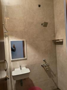 Gallery image of VERY Posh SF 2BHK - Heart of Py- 2KM to main beach JOY in Puducherry