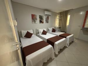Cama ou camas em um quarto em Sr Hotel
